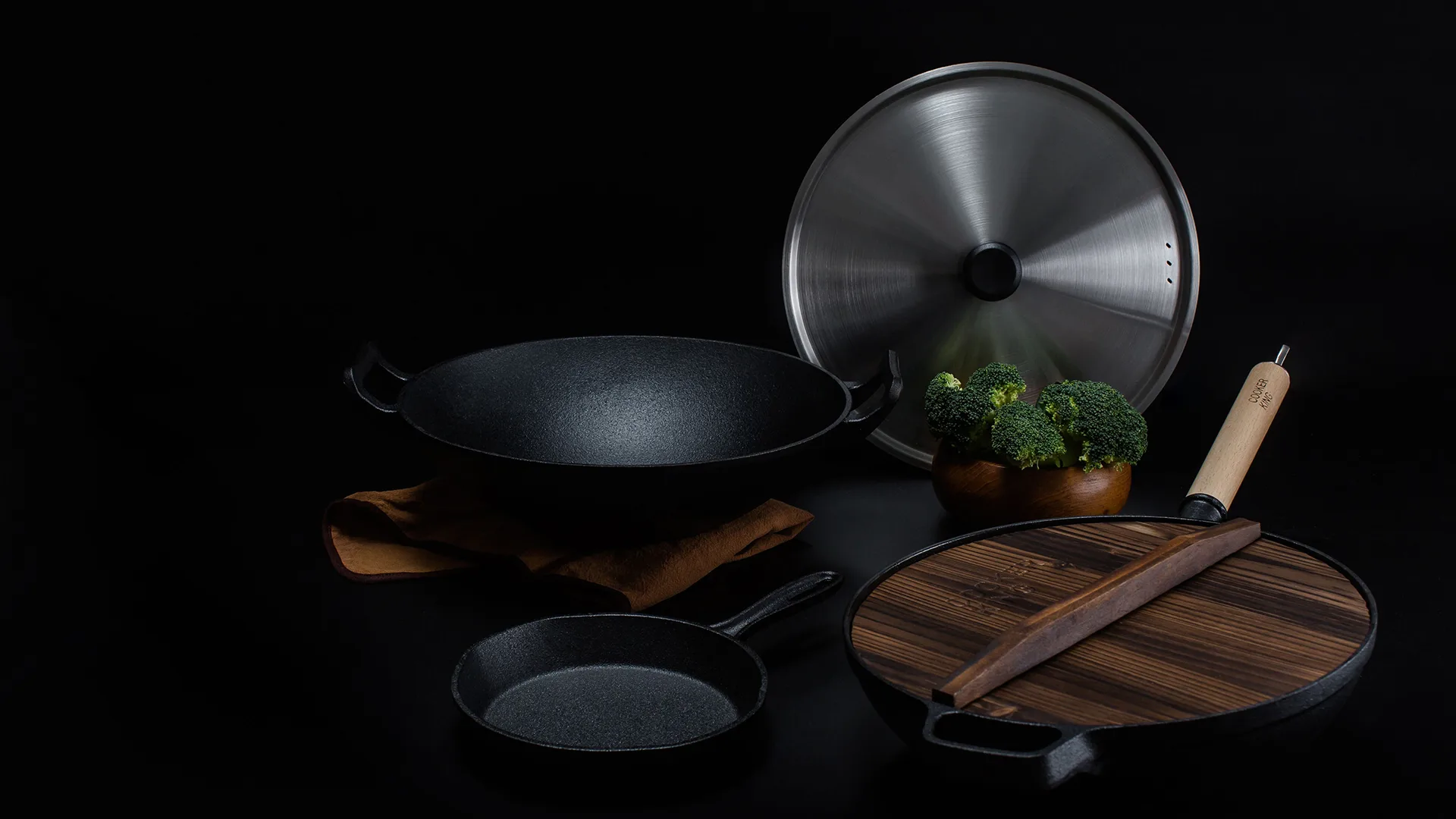 Beautiful pans and a dark background
